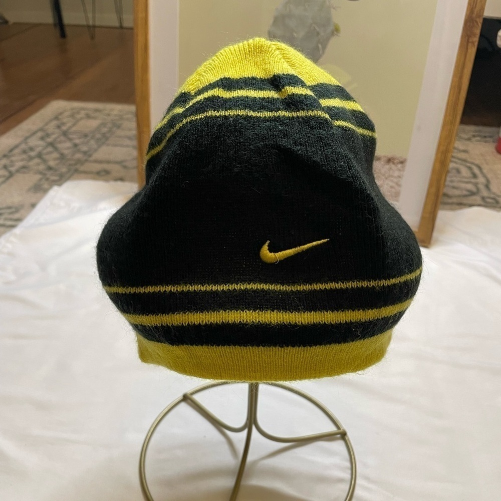 Boys Nike youth black and yellow beanie